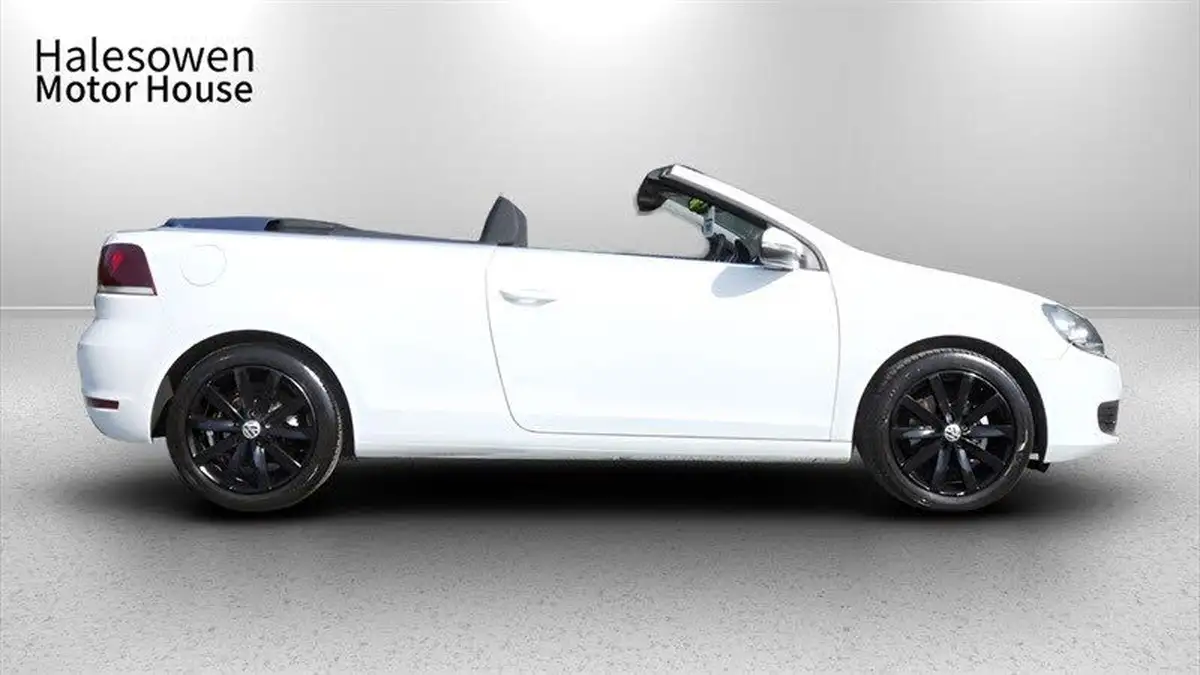 2013-volkswagen-golf-16td-se-bluemotion-tech-cabriolet-2d-big-2