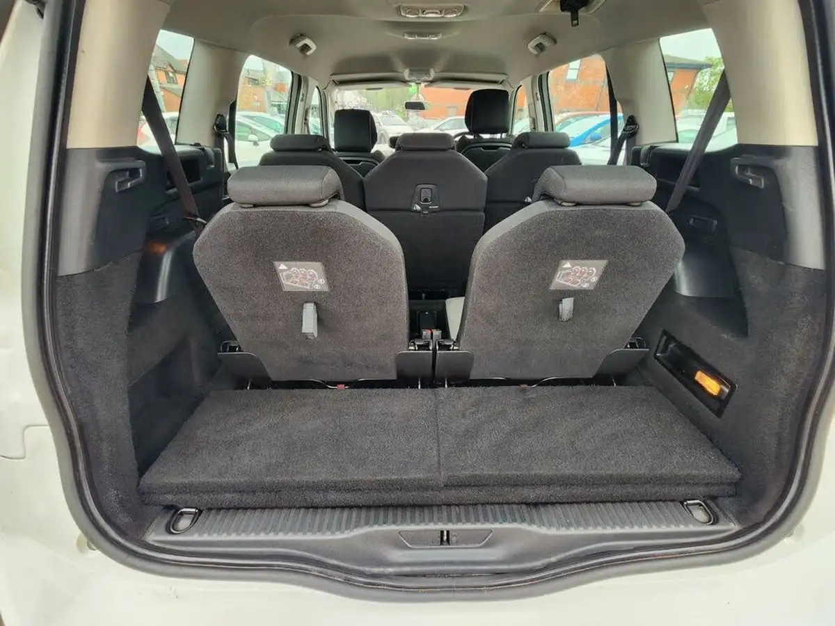 2016-citroen-grand-c4-picasso-16bluehdi-exclusive-eat6-big-21