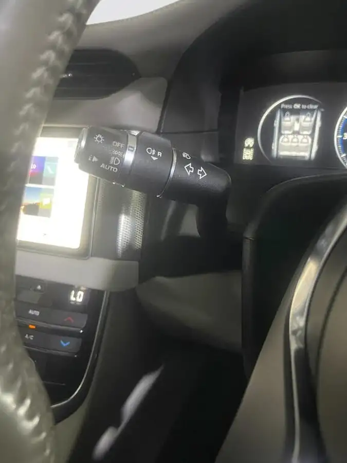 2017-jaguar-xf-20td-portfolio-240ps-awd-sportbrake-5d-1999cc-auto-big-20