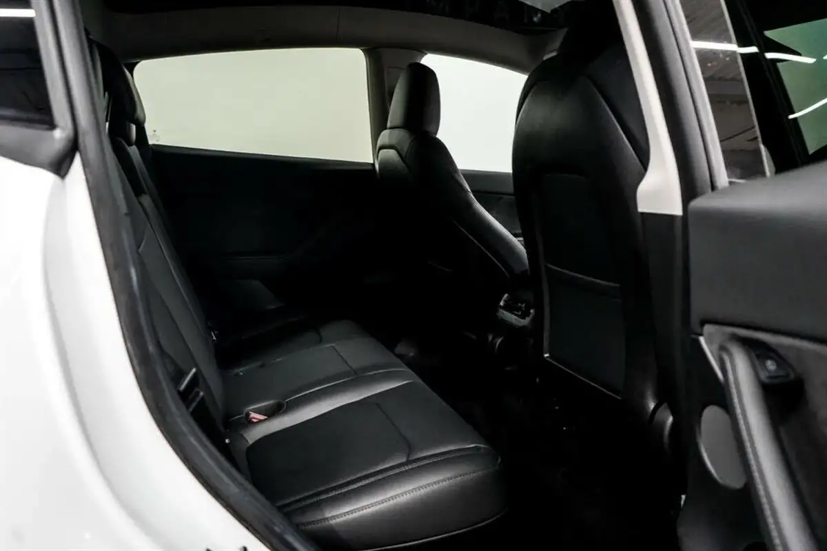 2022-tesla-model-y-e-long-range-big-24