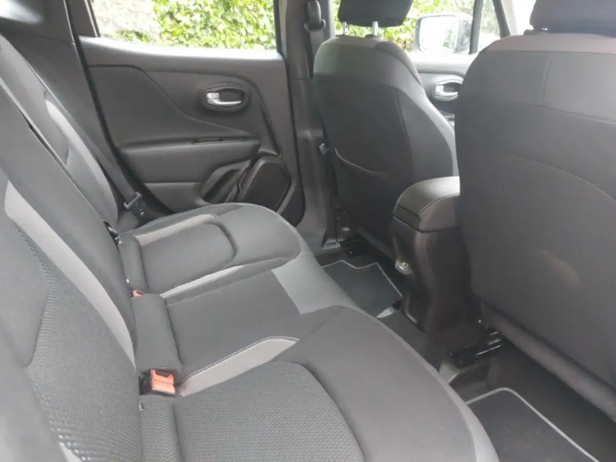2023-jeep-renegade-13-gse-limited-big-12