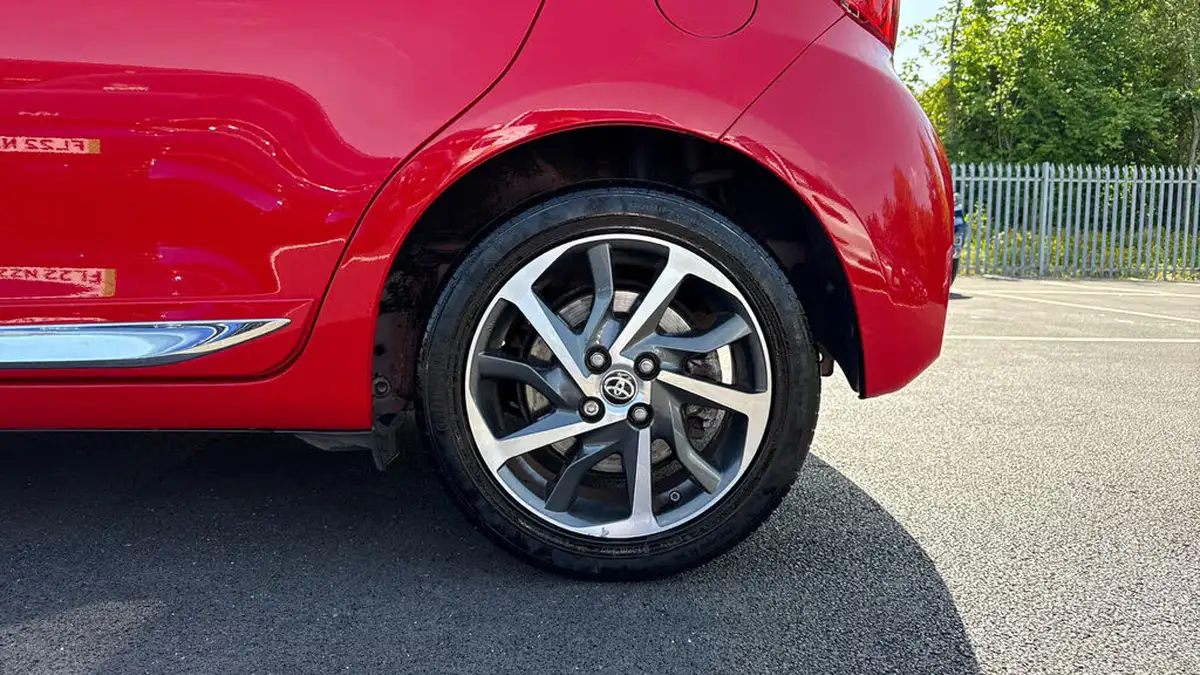 2018-toyota-yaris-15-vvt-i-excel-hybrid-big-17