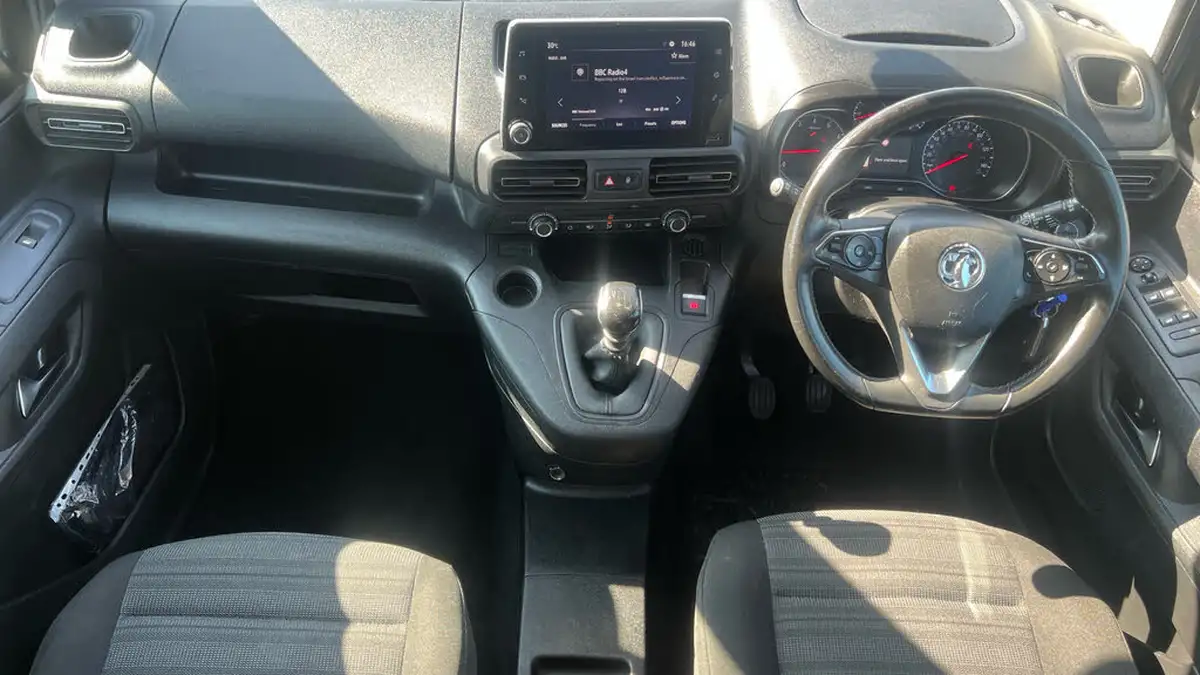 2021-vauxhall-combo-life-15-se-100ps-big-3