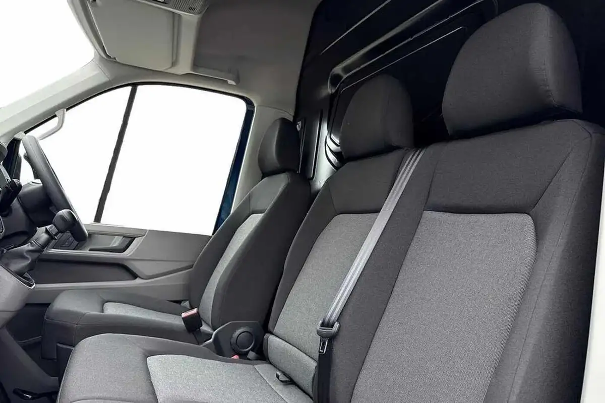 2025-volkswagen-crafter-20tdi-cr35-mwb-commerce-140pseu6d-panel-van-big-9