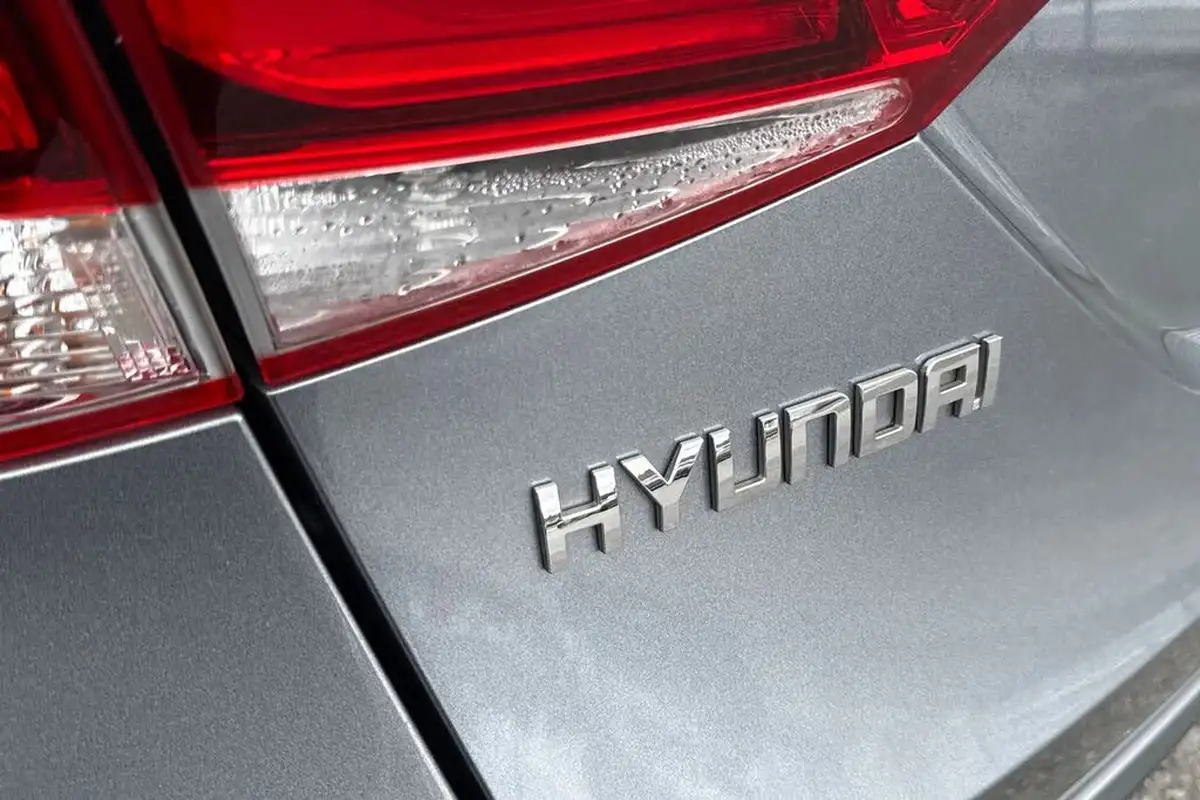 2017-hyundai-i40-17crdi-se-nav-141ps-tourer-5d-big-27