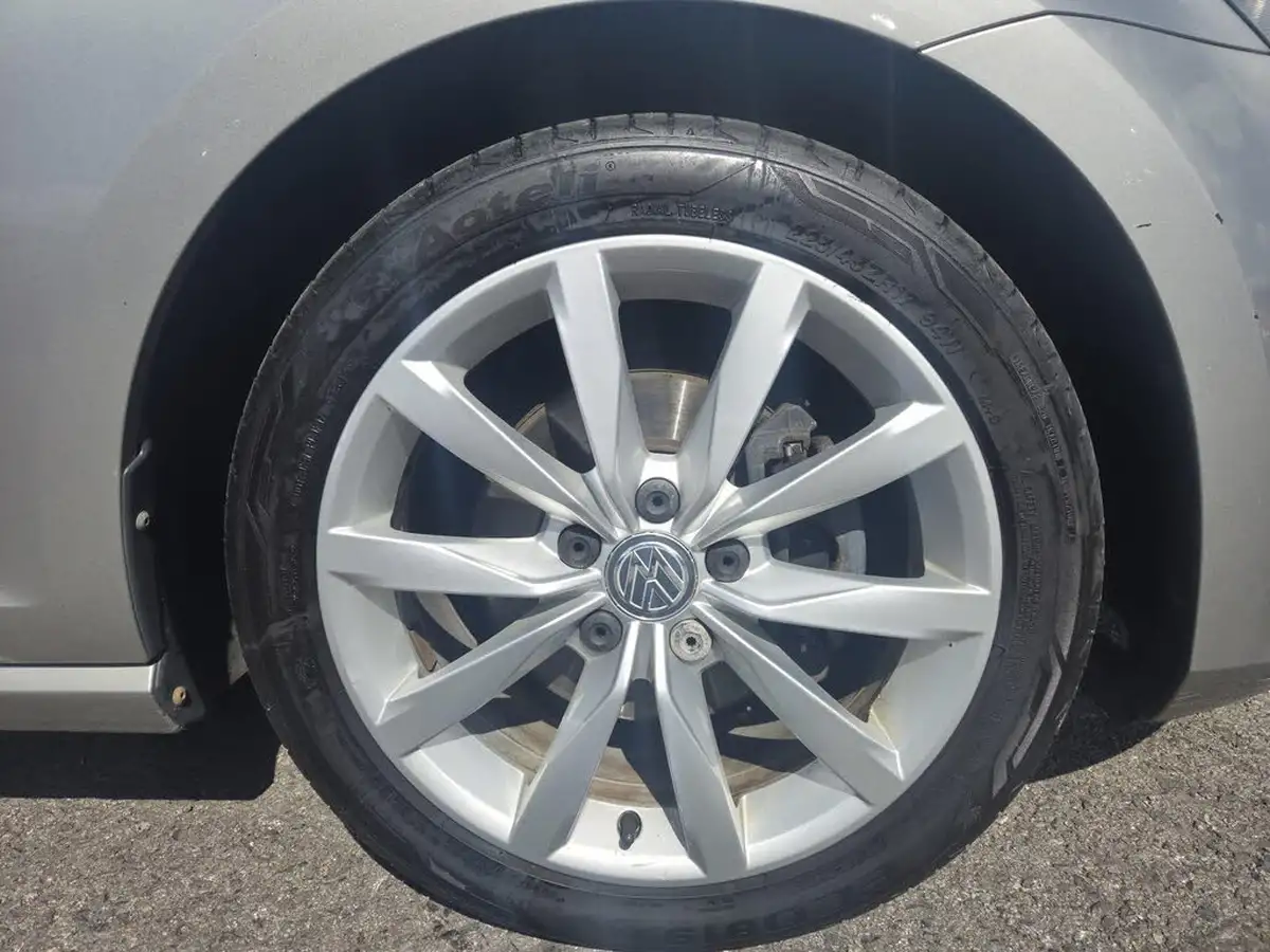 2013-volkswagen-golf-20tdi-gt-ss-hatchback-5d-big-23