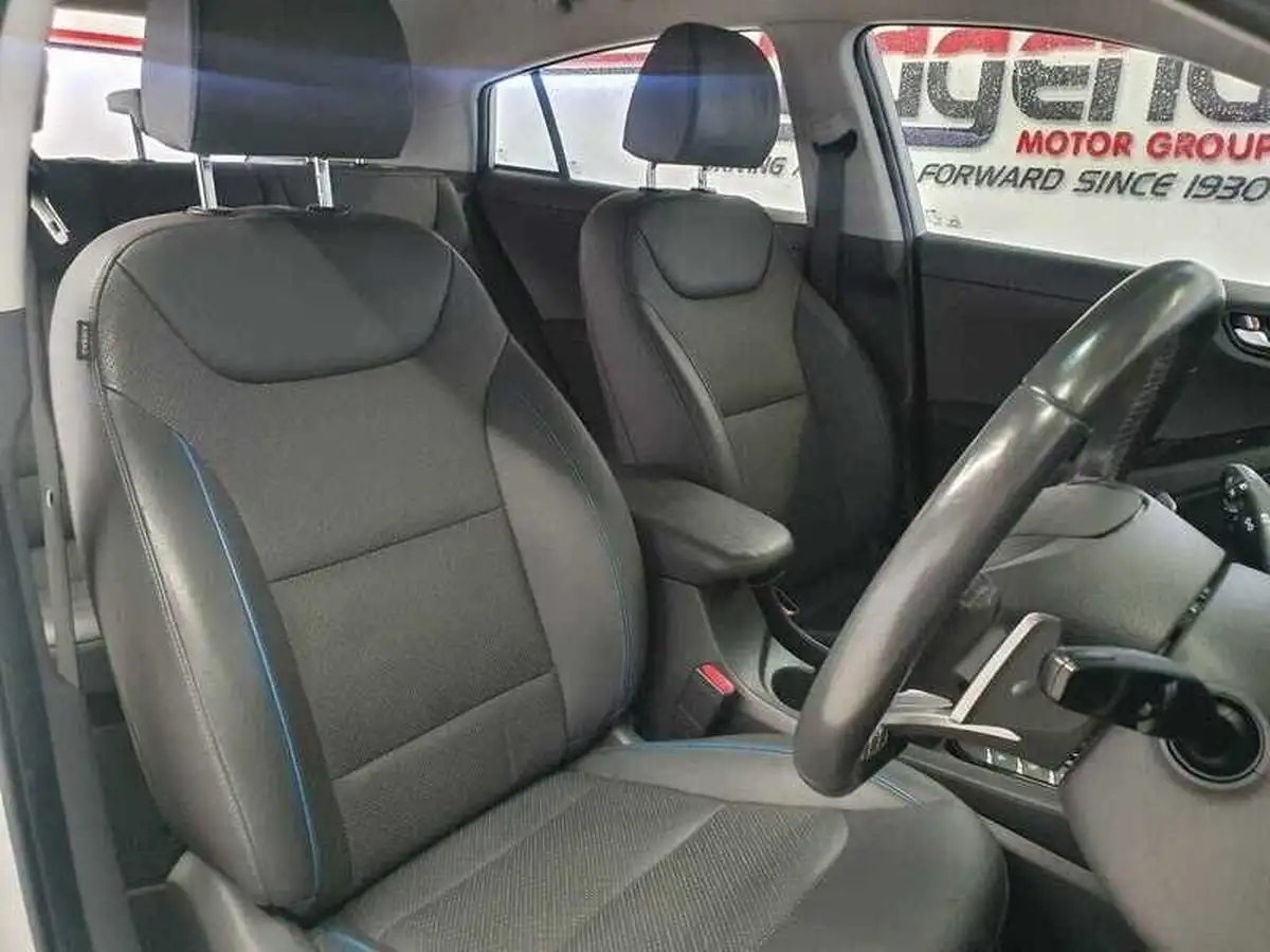 2019-hyundai-ioniq-16-gdi-premium-se-hybrid-big-13