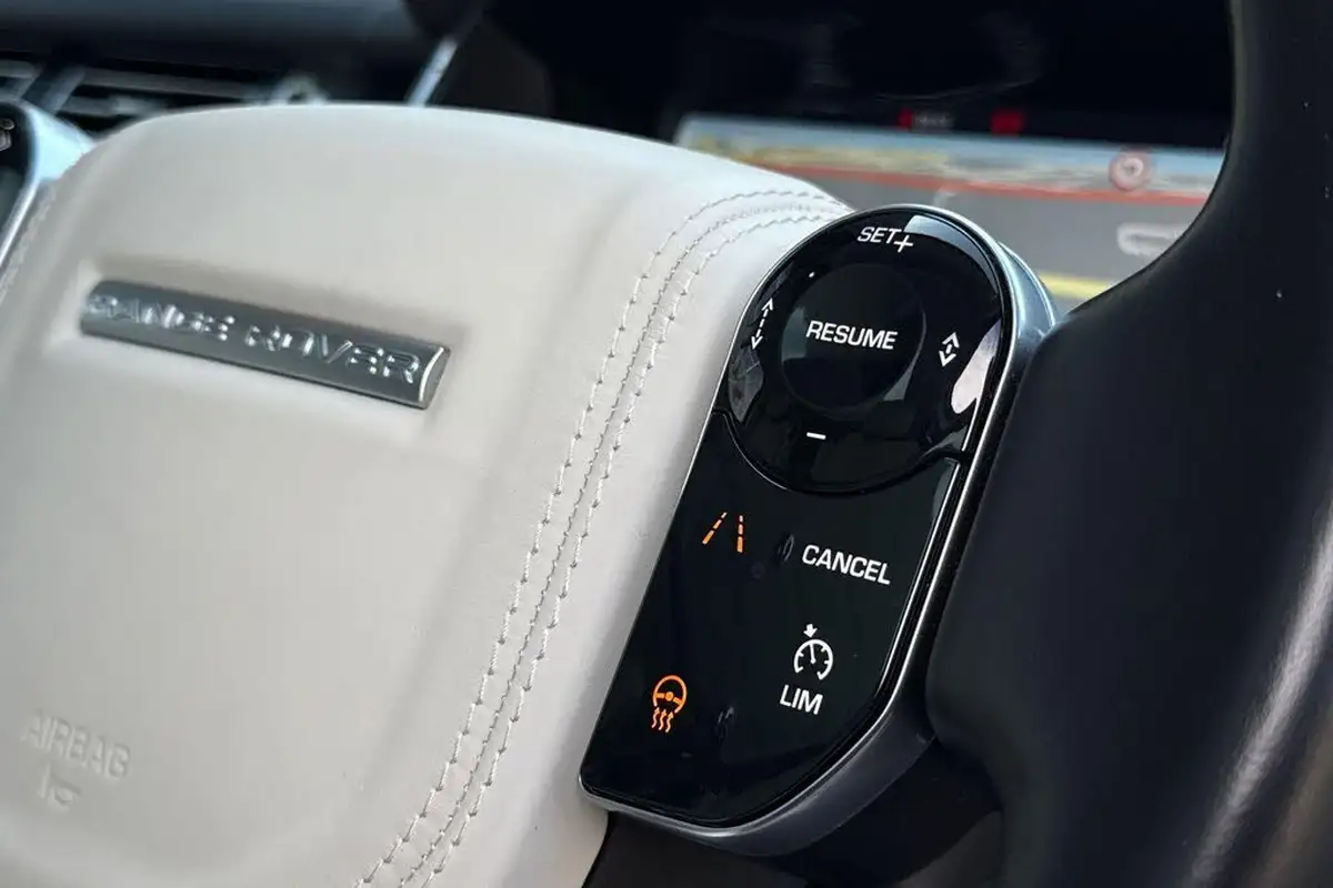 2021-land-rover-range-rover-30-p400-vogue-se-big-51