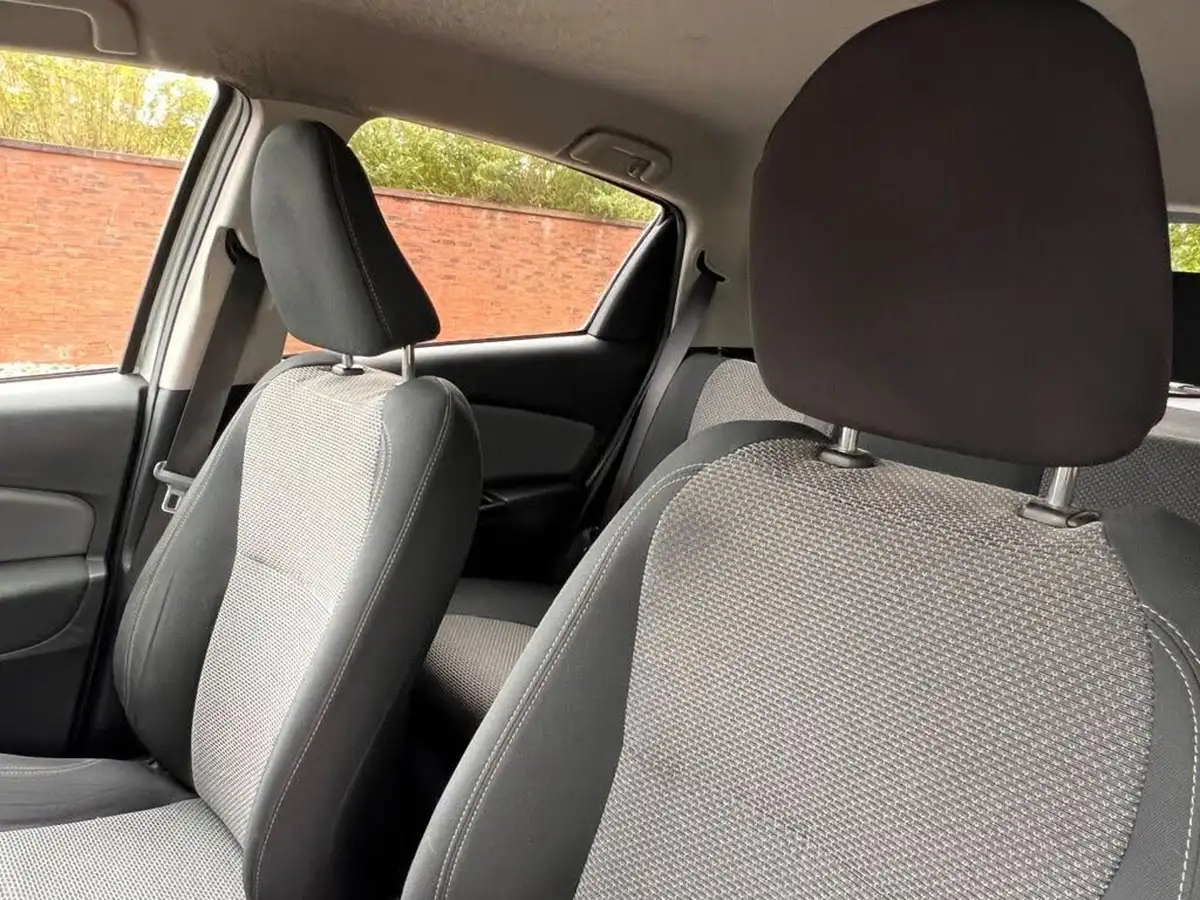 2016-toyota-yaris-15-vvt-i-icon-hybrid-big-8