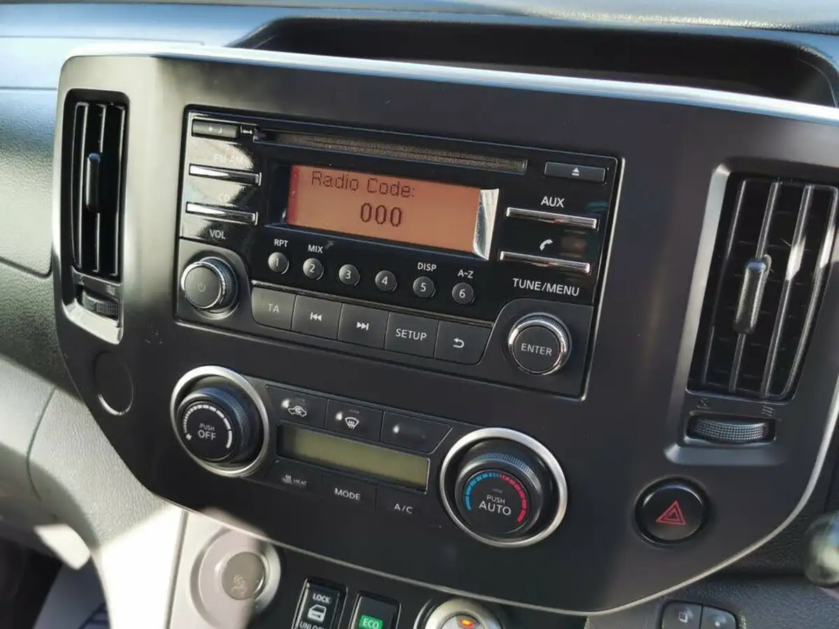 2019-nissan-env200-e-acenta-panel-van-auto-big-13