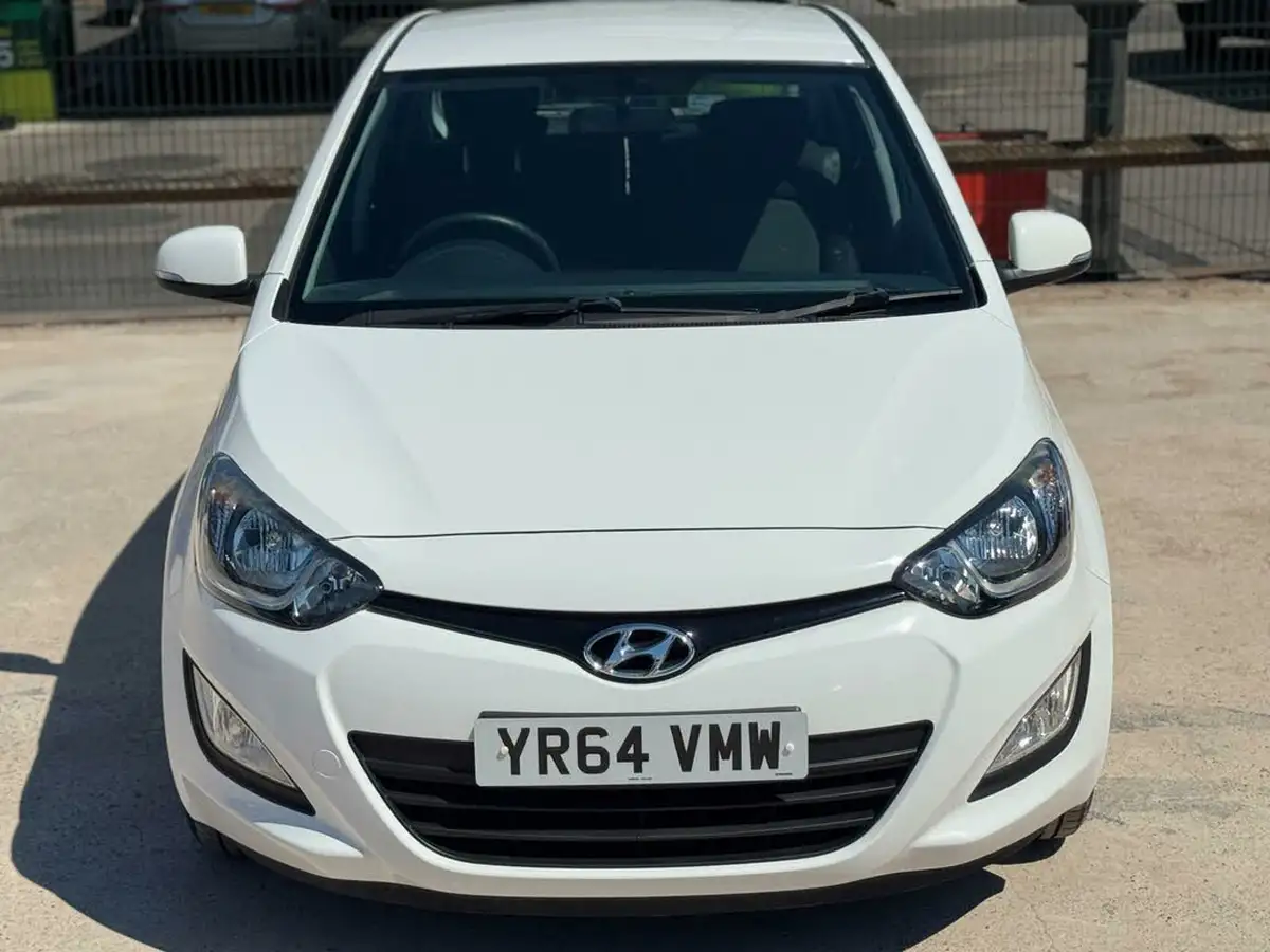 2014-hyundai-i20-12-active-5d-big-4