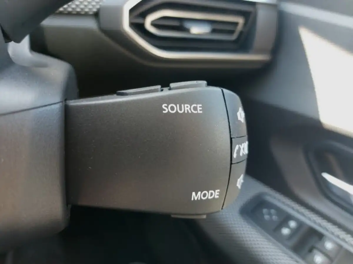 2022-dacia-sandero-10-tce-comfort-90bhp-big-15