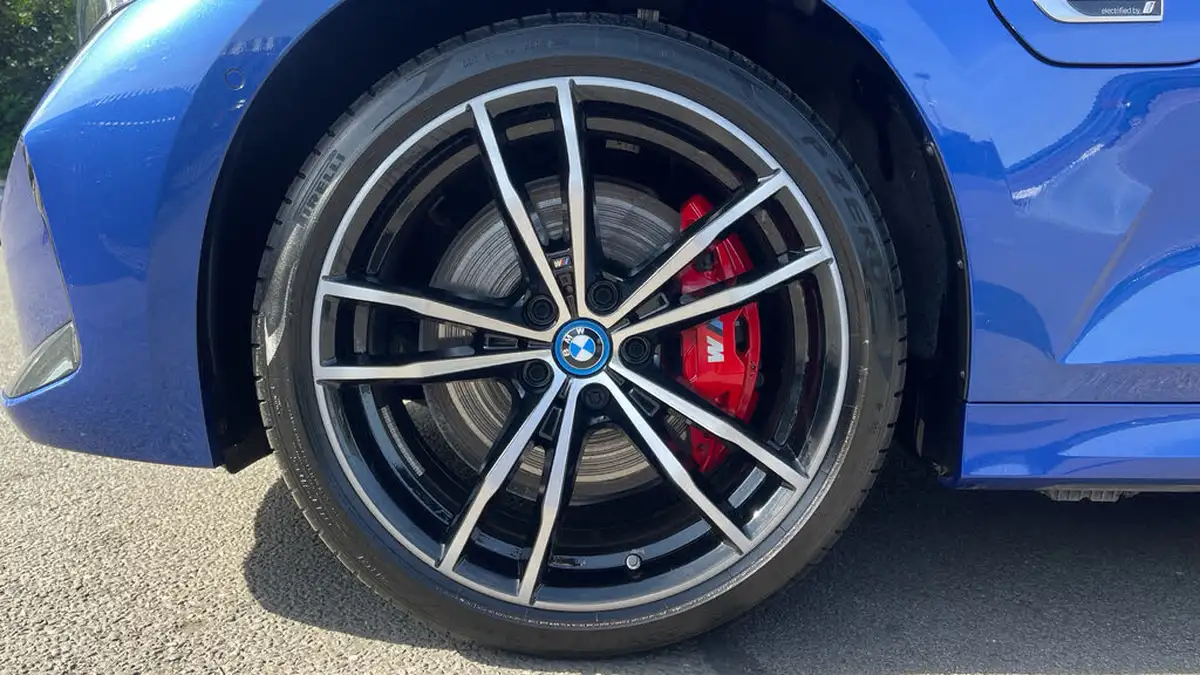2022-bmw-3-series-20-330e-m-sport-touring-5d-big-16