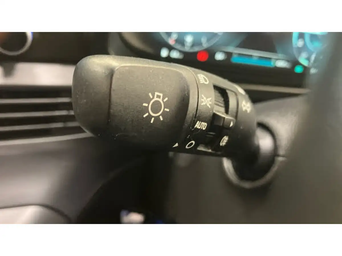 2022-hyundai-bayon-10-t-gdi-premium-100ps-dct-big-28