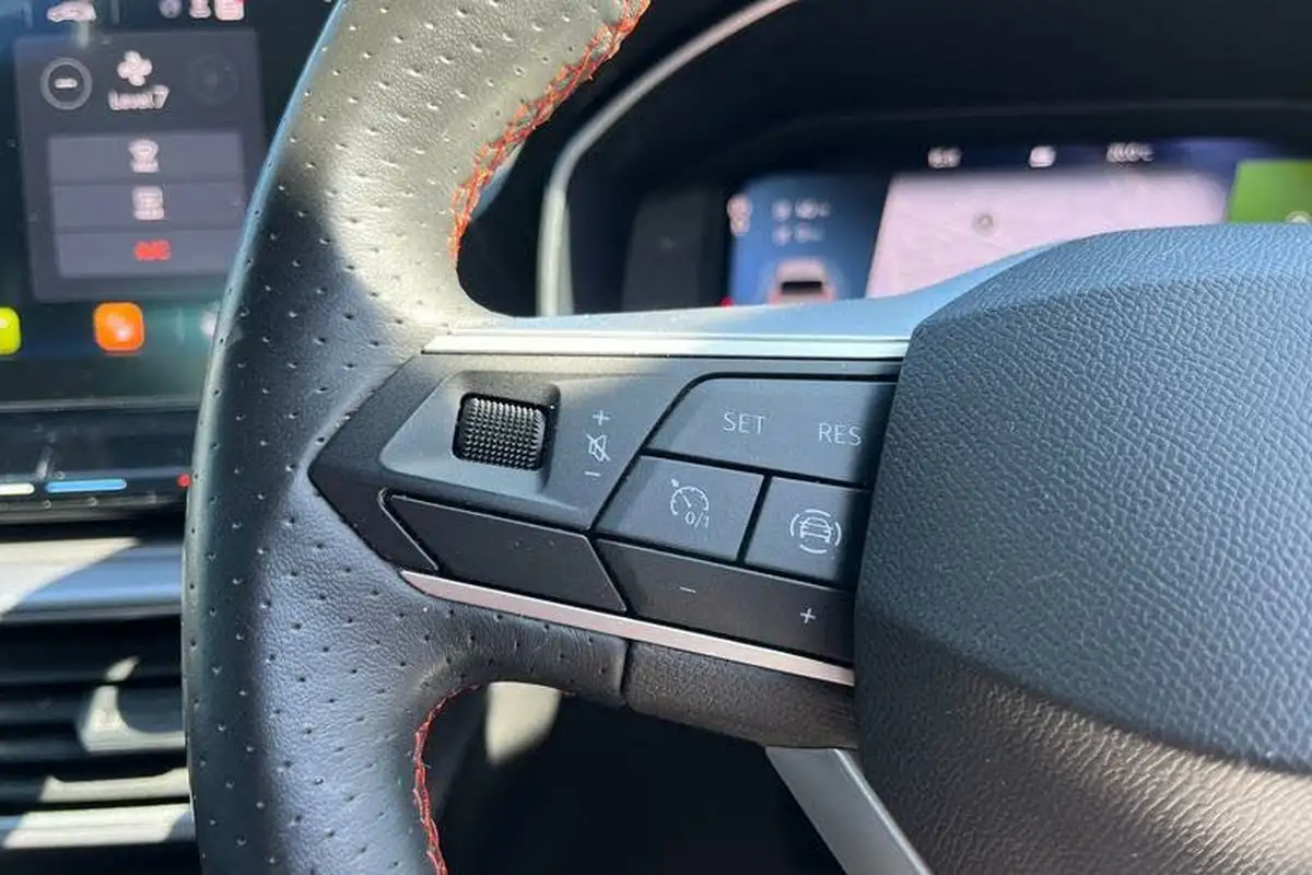 2021-seat-leon-14-e-hybrid-fr-hatchback-big-26