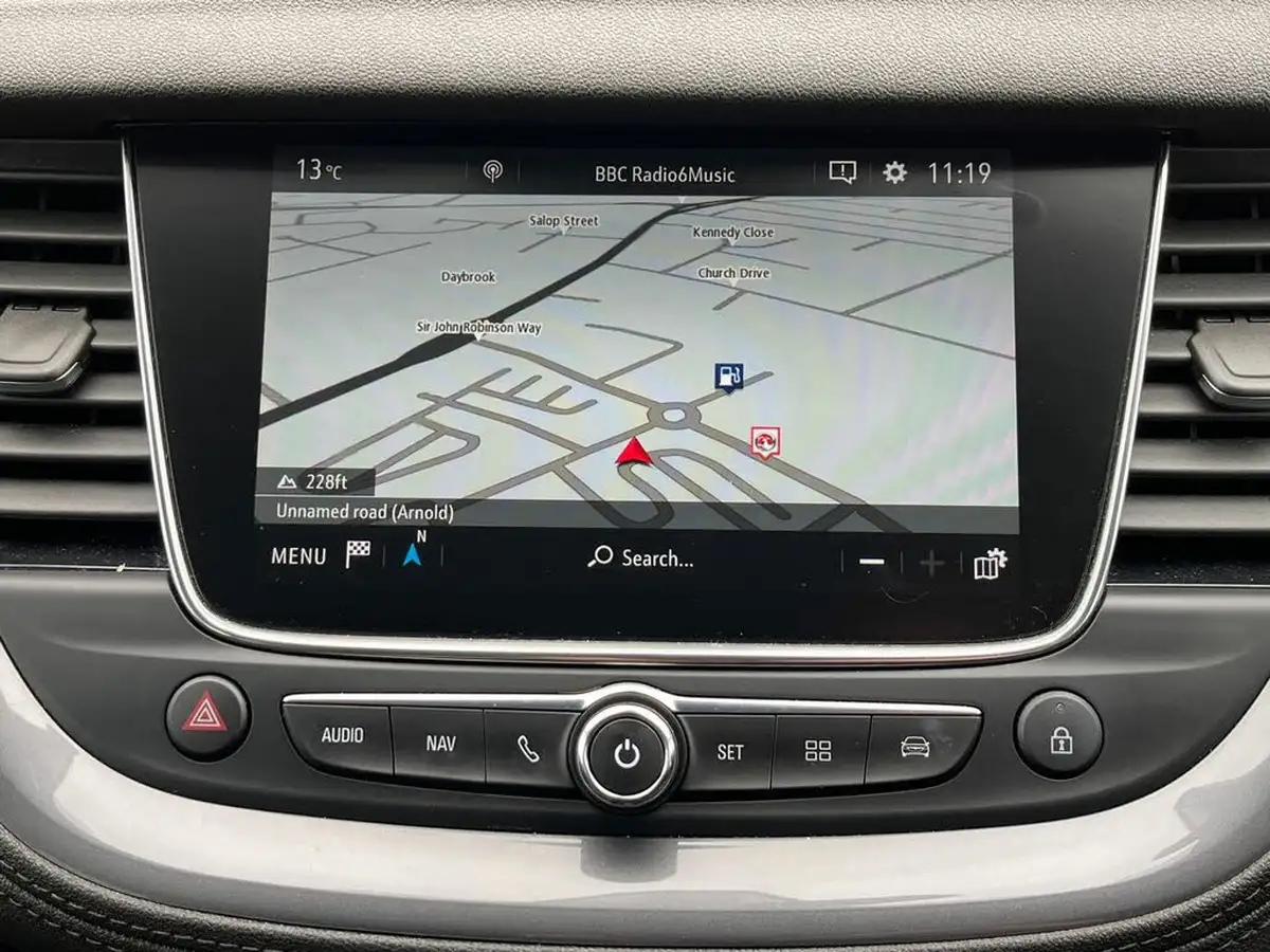 2021-vauxhall-grandland-x-12-sri-nav-big-18