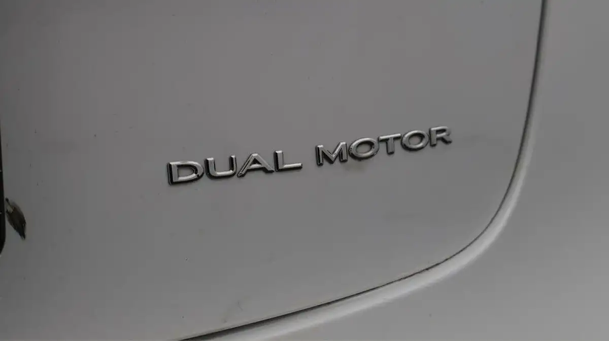 2020-tesla-model-3-e-long-range-big-21
