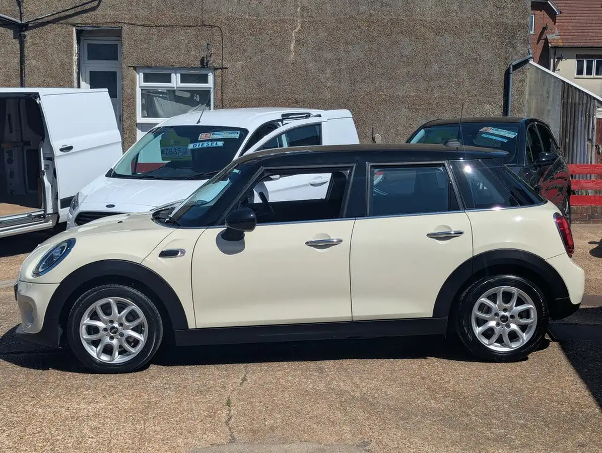 2018-mini-cooper-15-cooper-classic-ss-hatchback-5d-big-2