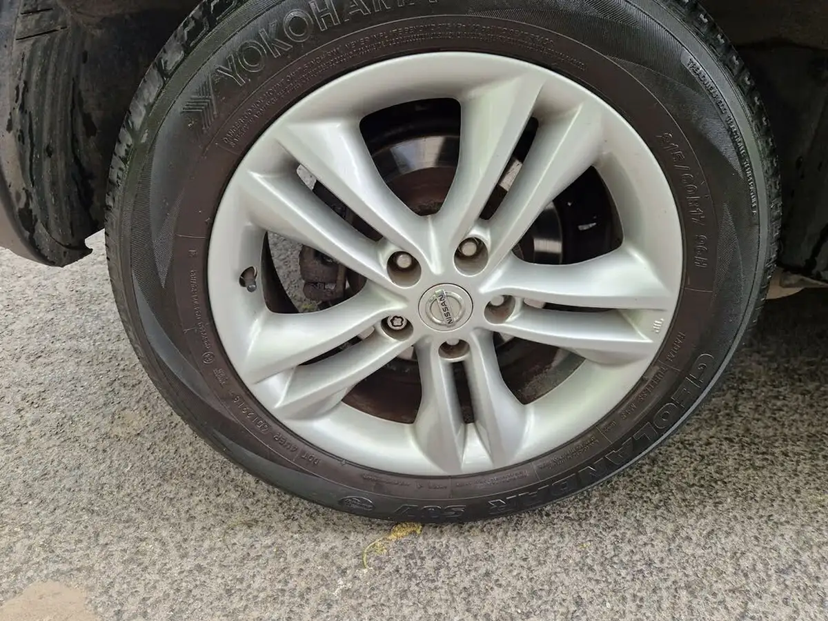 2010-nissan-qashqai-15td-n-tec-big-10