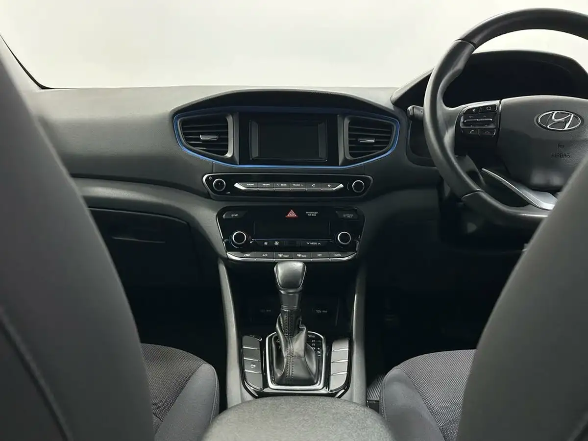 2018-hyundai-ioniq-16-gdi-se-hybrid-big-17