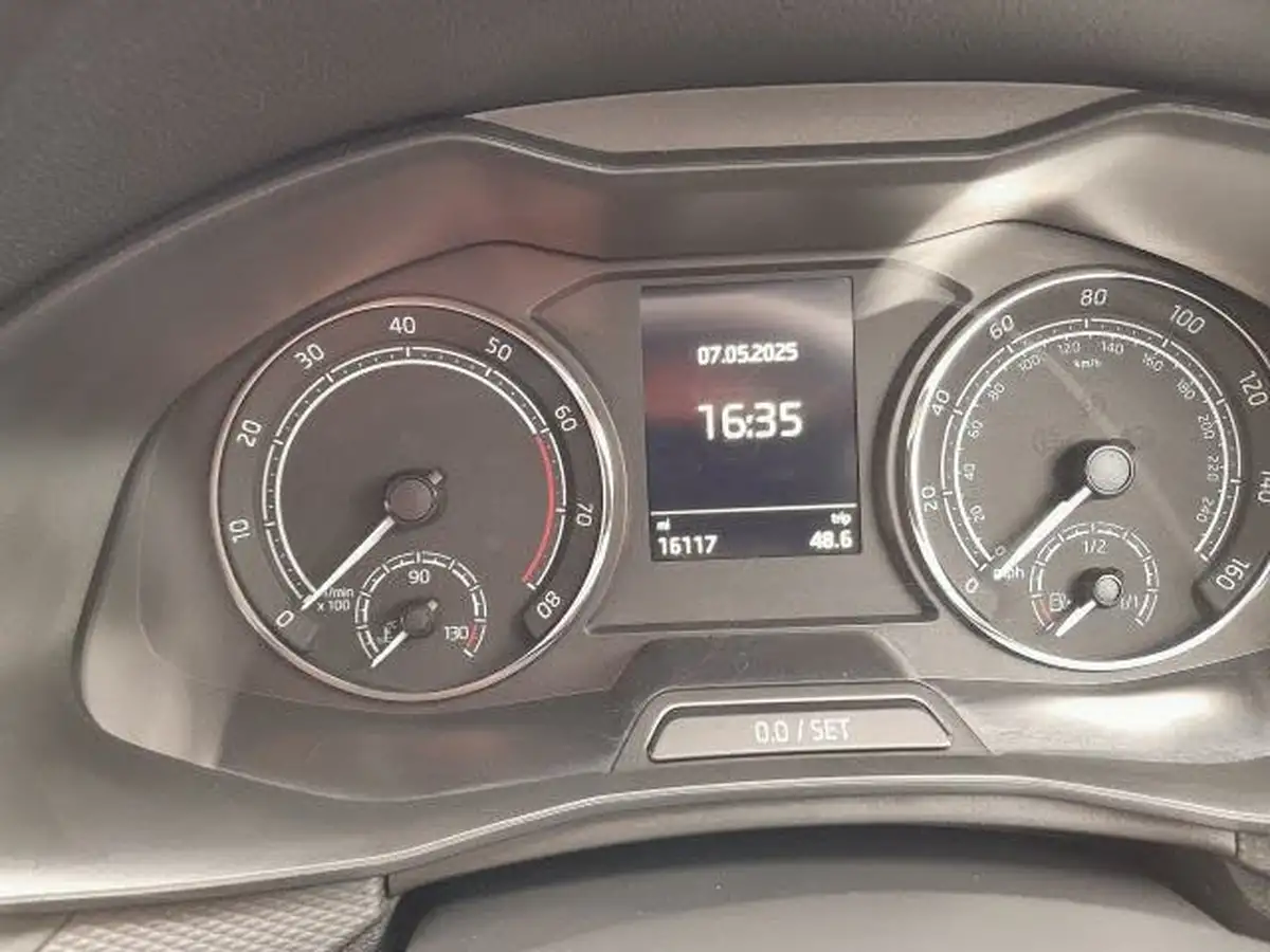 2022-skoda-scala-15-tsi-se-big-15
