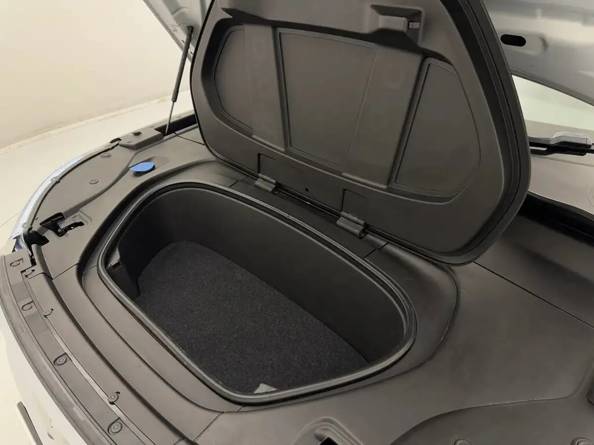 2021-volvo-xc40-e-p8-first-edition-big-29