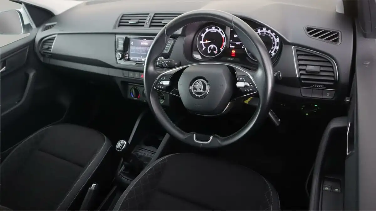 2020-skoda-fabia-10-mpi-se-60ps-hatchback-big-9