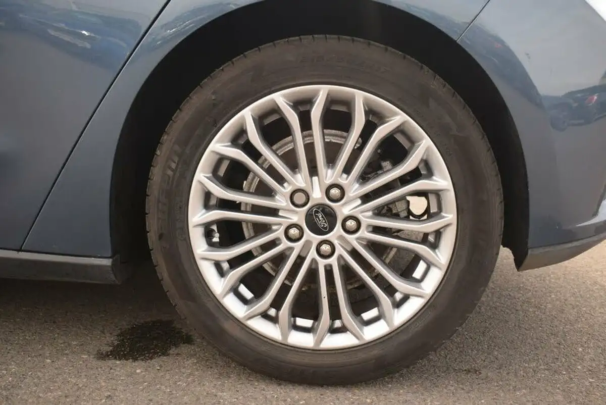 2019-ford-focus-10t-titanium-x-hatchback-big-15