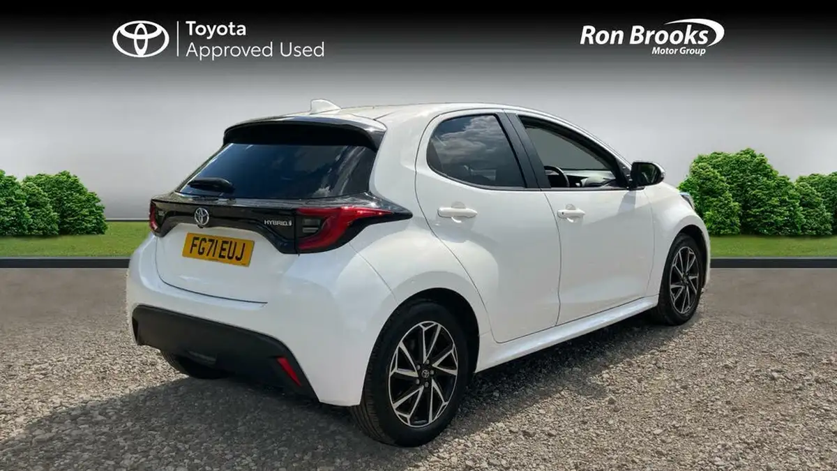 2021-toyota-yaris-15-vvt-i-design-big-1