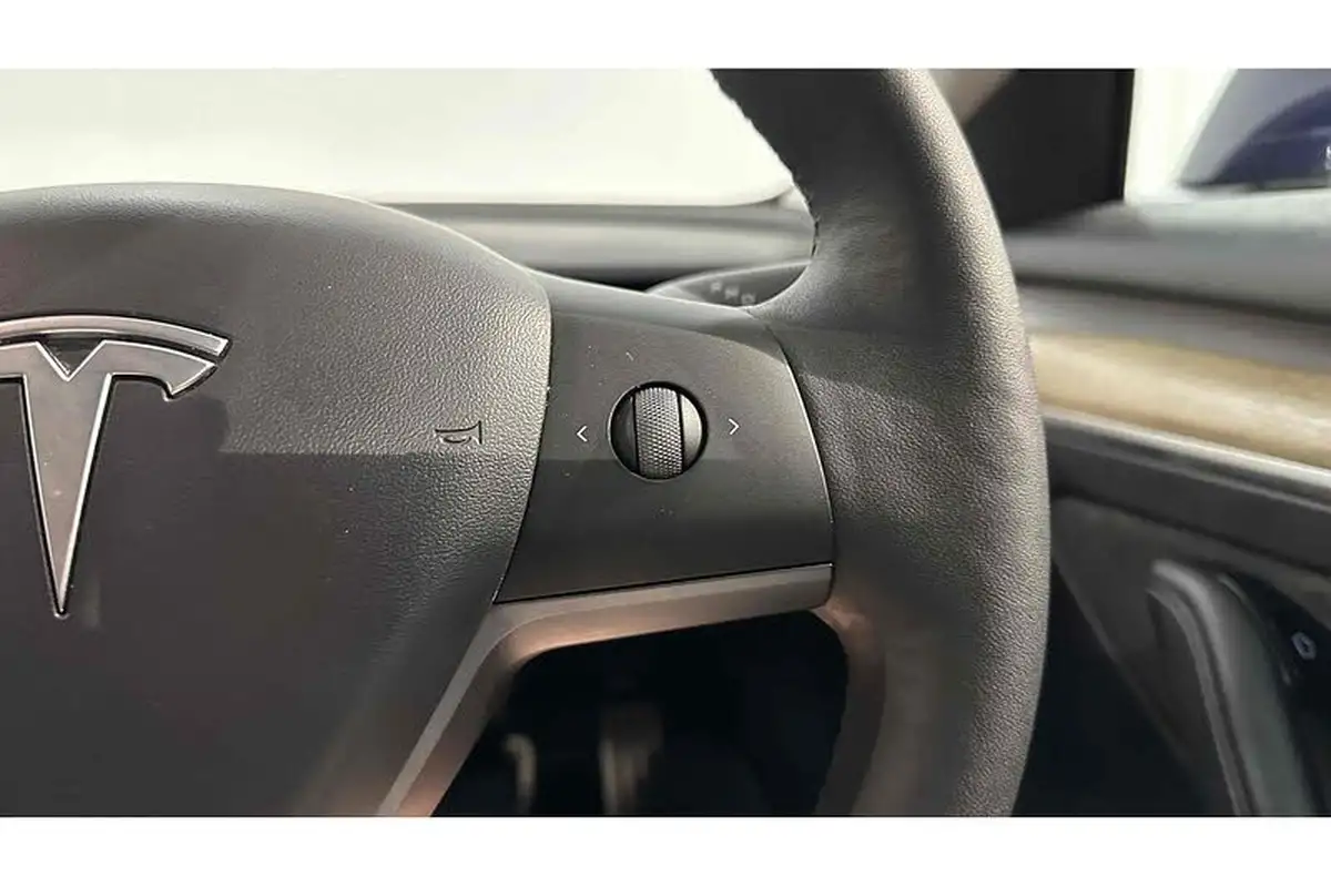 2022-tesla-model-3-e-performance-big-39