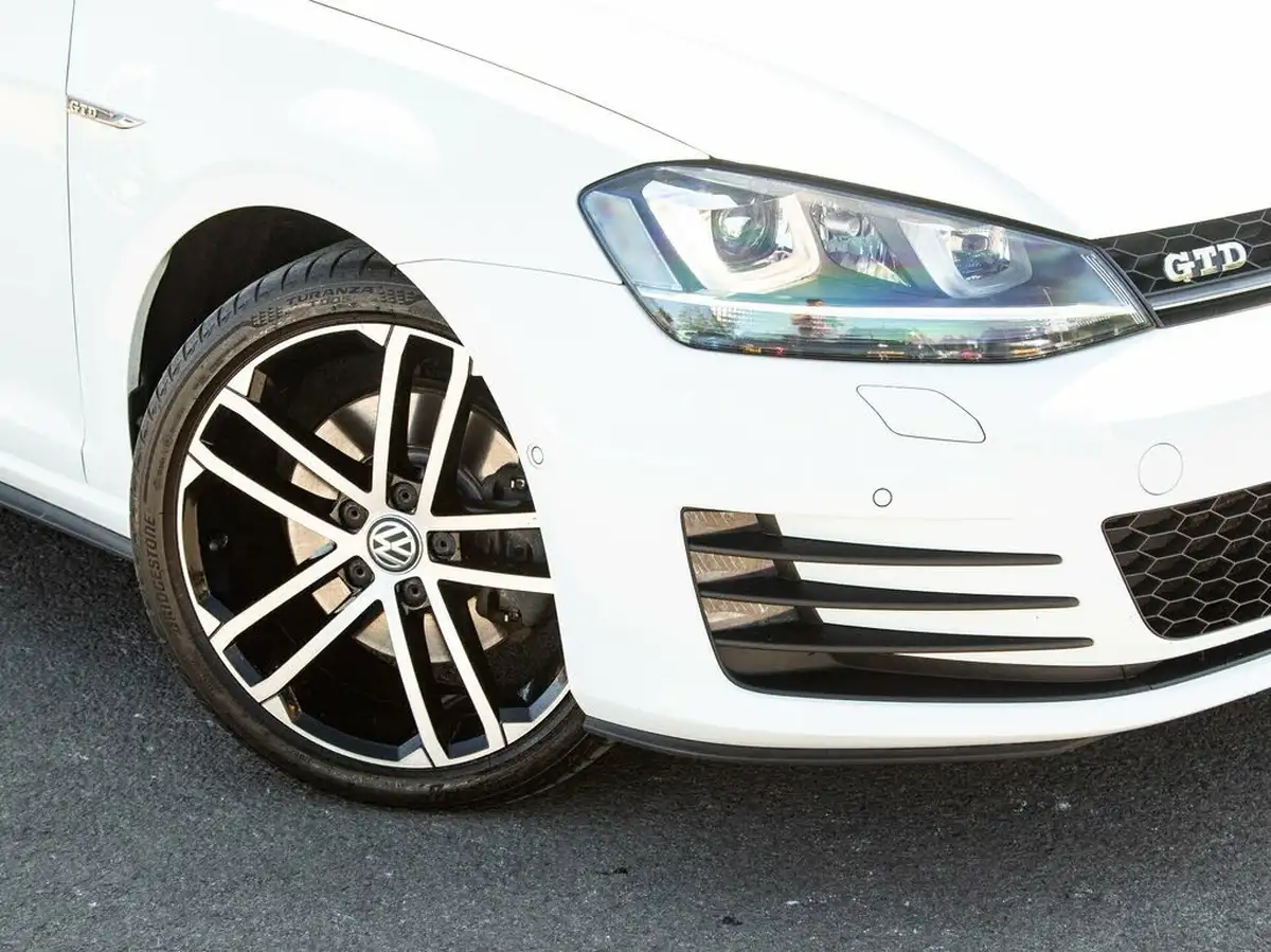 2016-volkswagen-golf-20tdi-gtd-bmtss-estate-5d-dsg-big-10