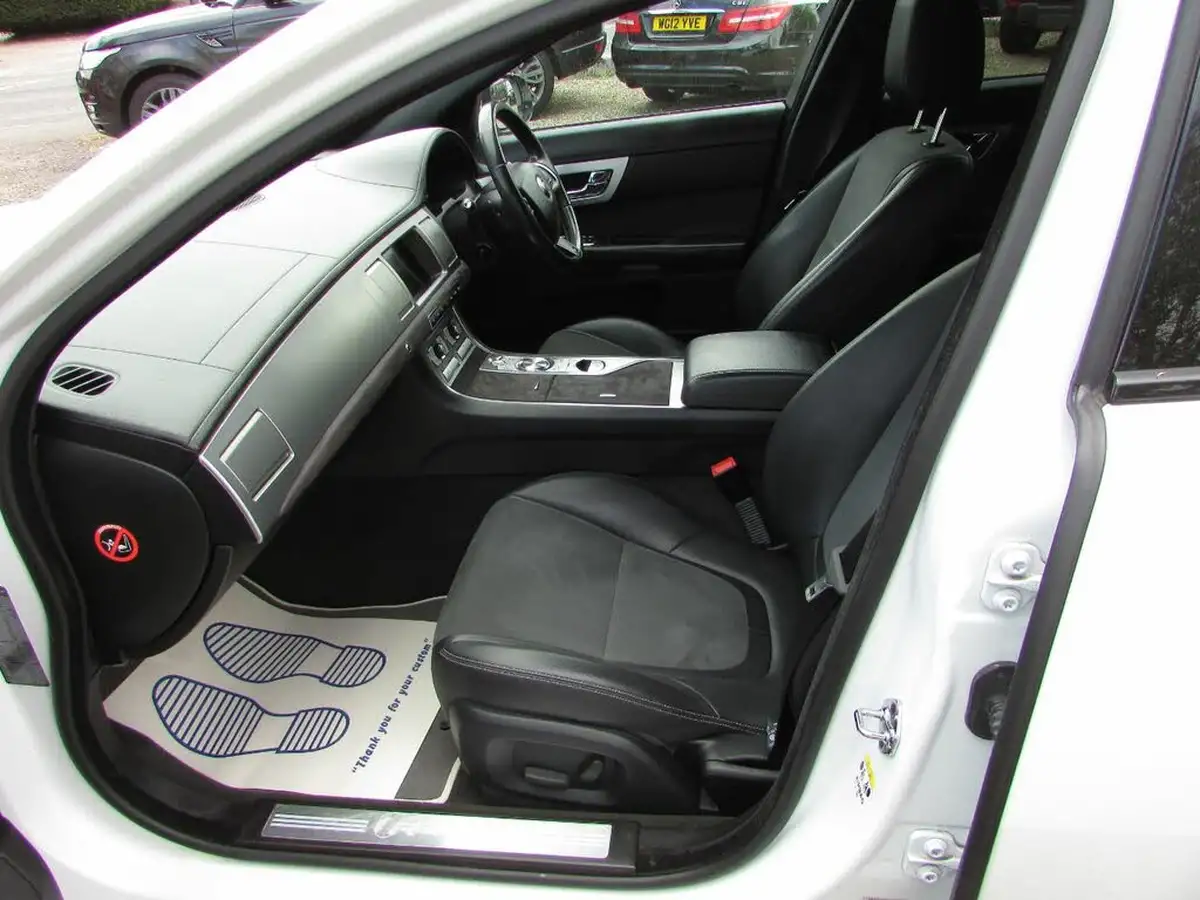 2014-jaguar-xf-22td-r-sport-163ps-sportbrake-5d-big-6