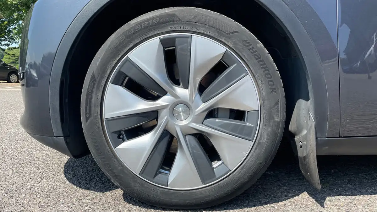 2022-tesla-model-y-e-rwd-big-16