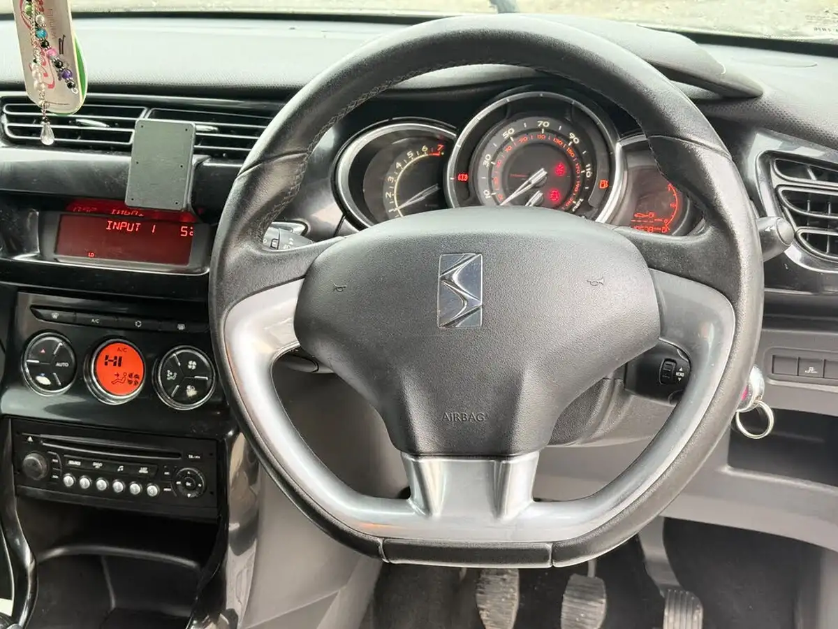 2012-citroen-ds3-16-dstyle-plus-big-20