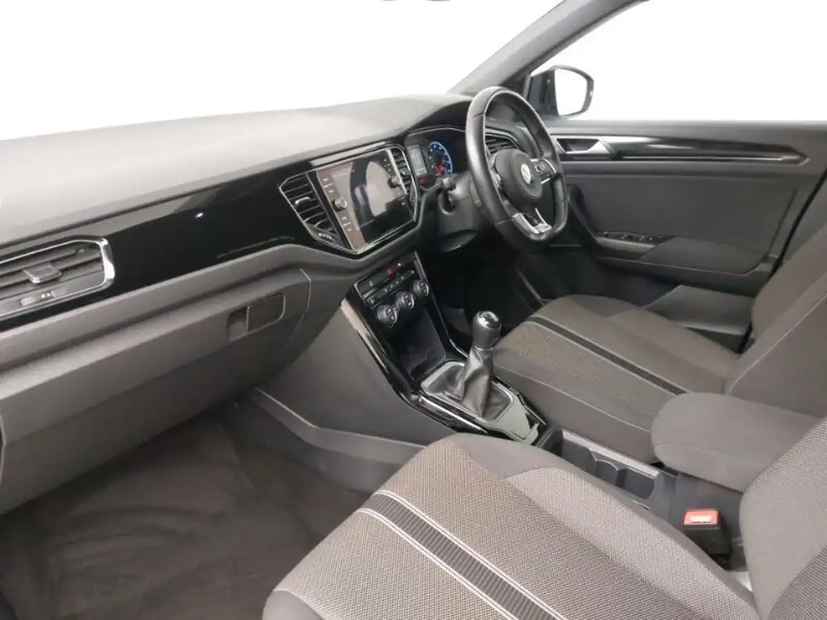 2021-volkswagen-t-roc-10-tsi-black-edition-110ps-big-4