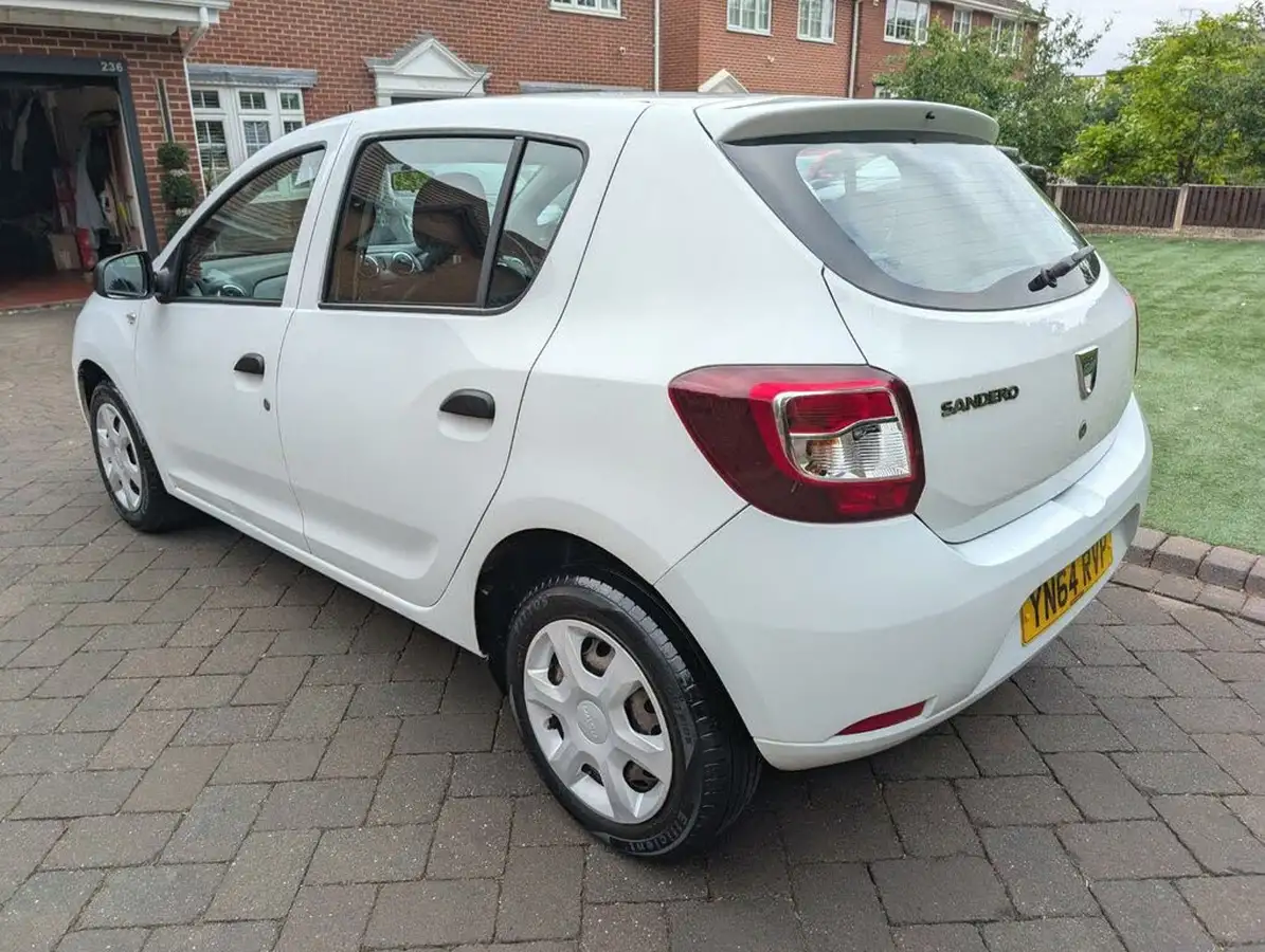 2014-dacia-sandero-12-ambiance-big-11