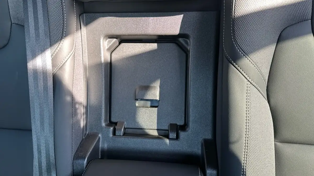 2024-volvo-xc60-20-b5-plus-black-edition-big-27