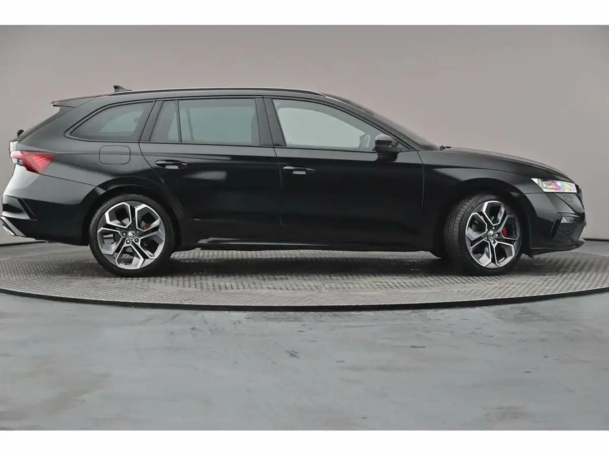 2024-skoda-octavia-20tdi-vrs-estate-big-3
