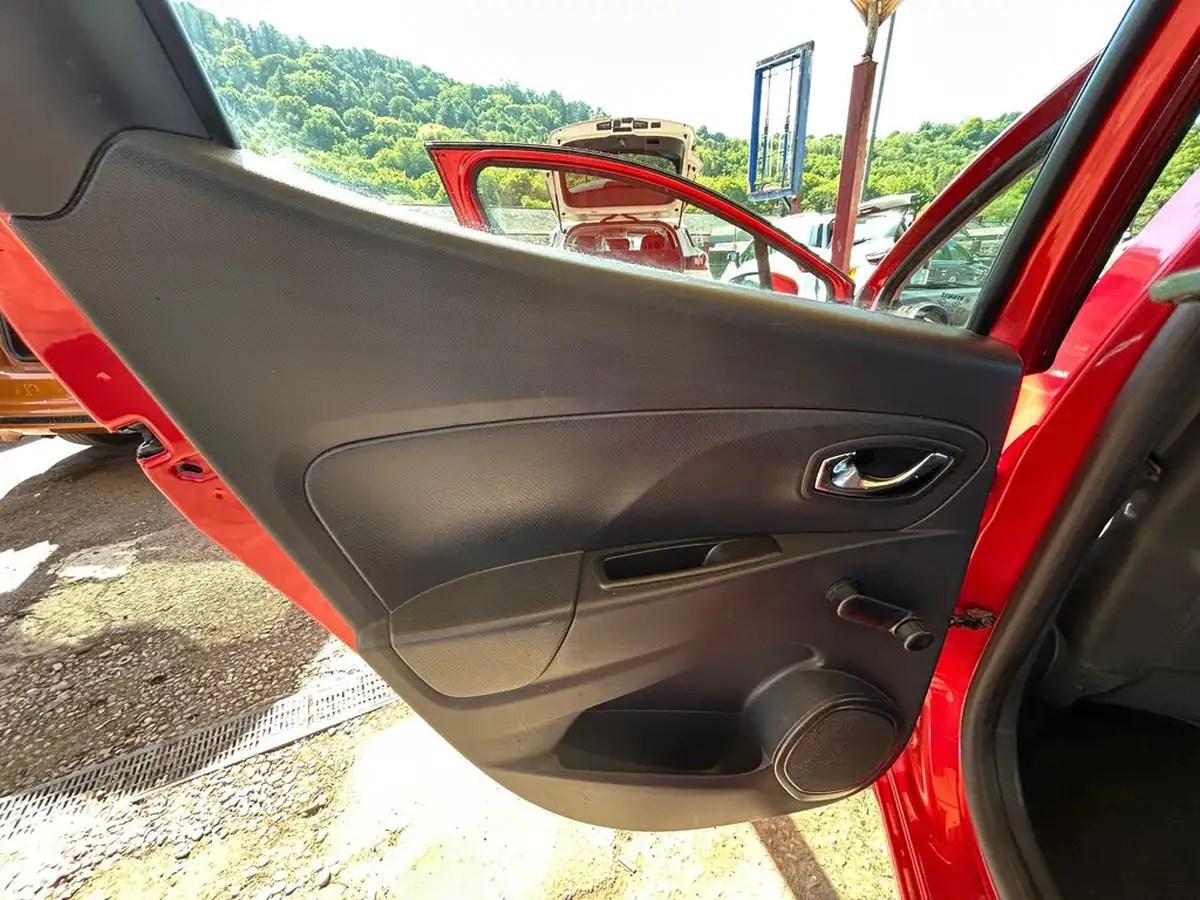 2014-renault-clio-12-expression-big-17