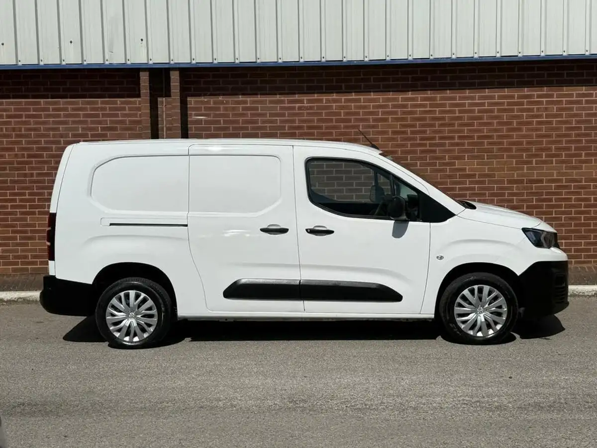 2020-peugeot-partner-15-bluehdi-950-professional-100ps-eu6dt-long-panel-big-3