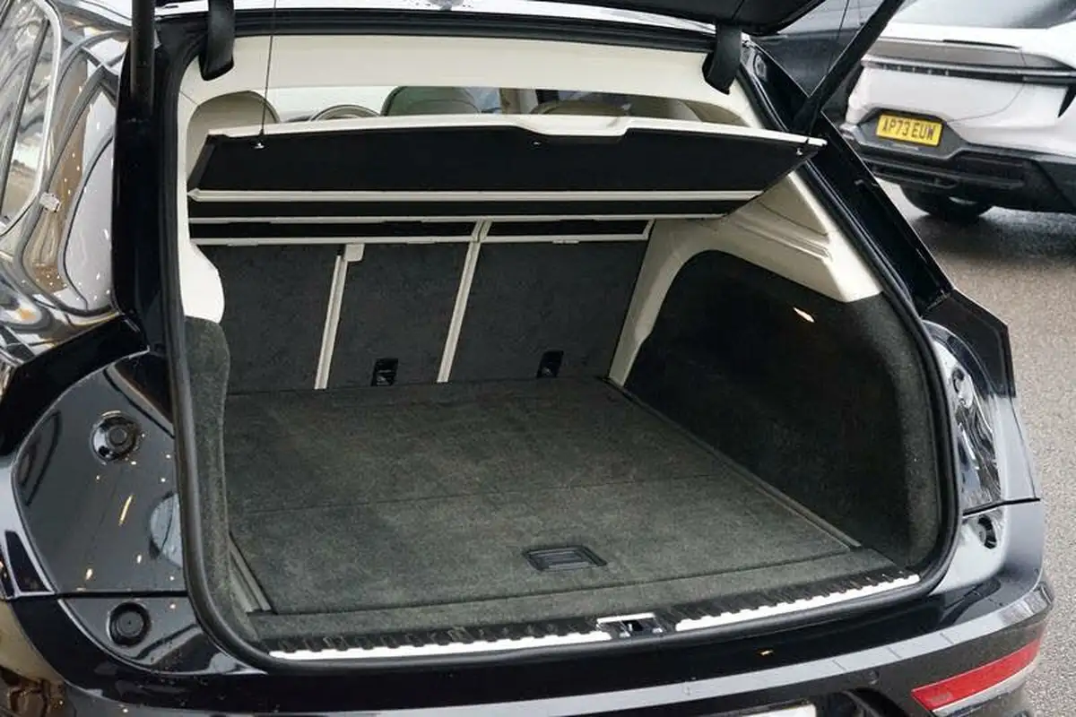 2019-bentley-bentayga-40-v8-big-21