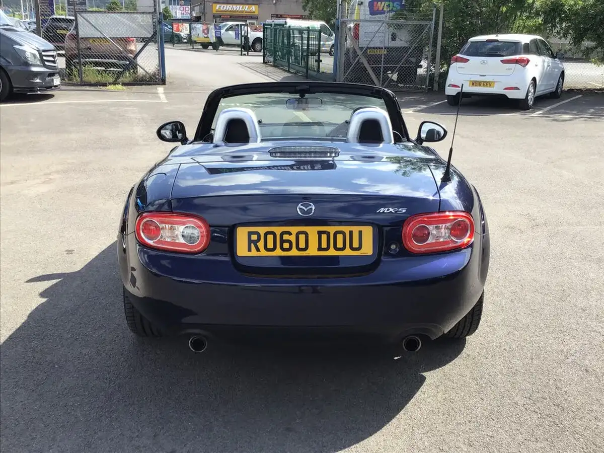 2010-mazda-mx-5-20-roadster-auto-big-6