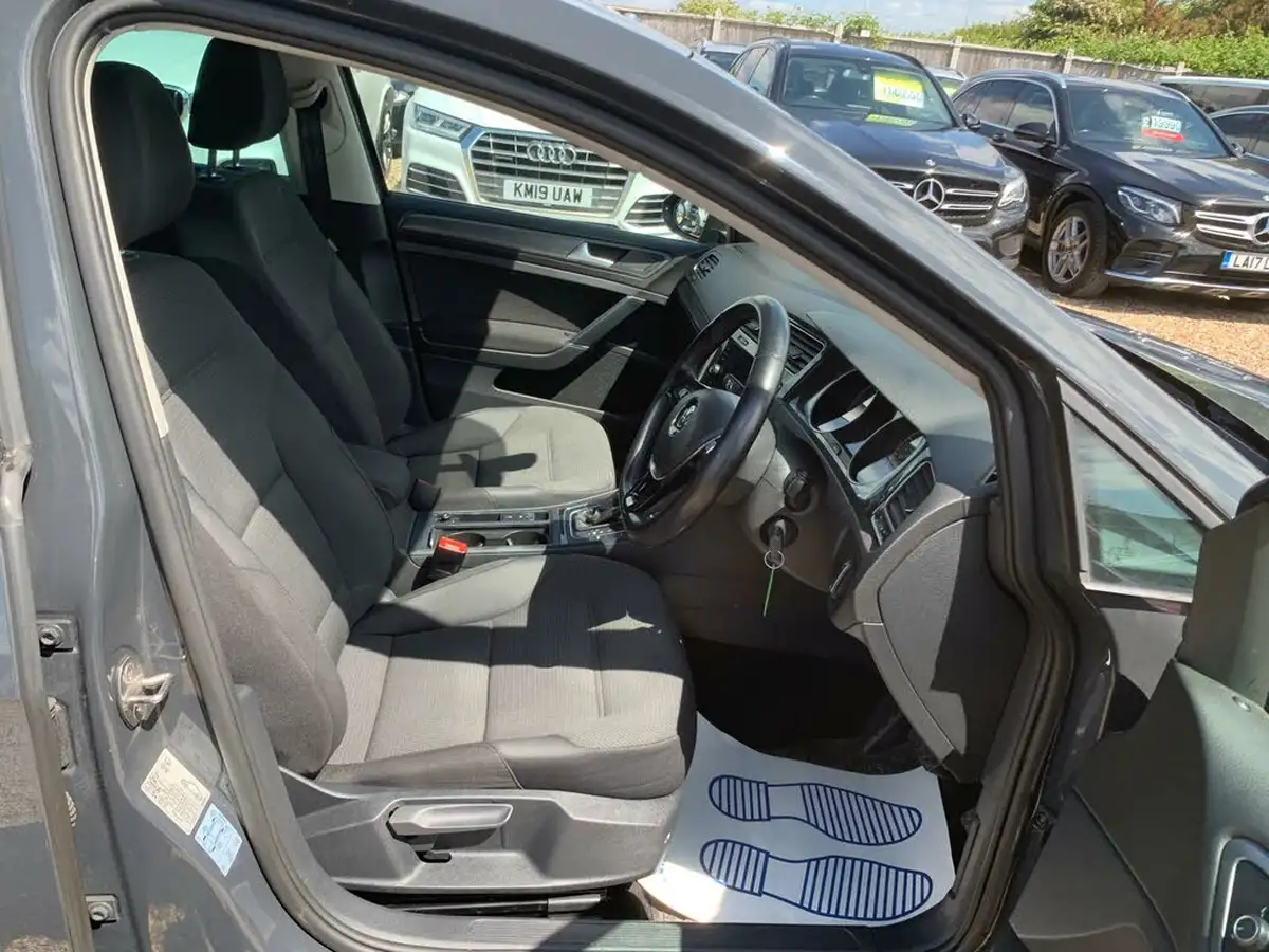 2019-volkswagen-golf-16tdi-match-hatchback-5d-dsg-big-19
