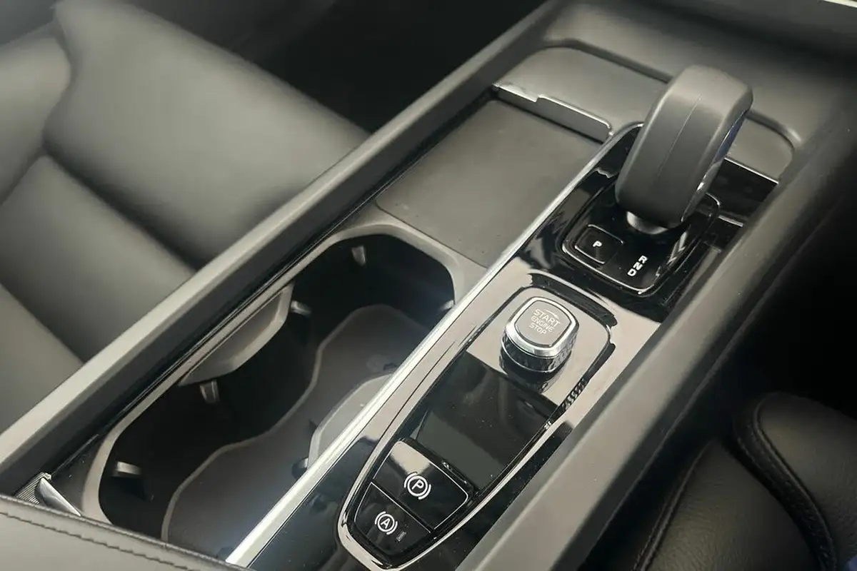 2024-volvo-xc60-20-b5-plus-big-12