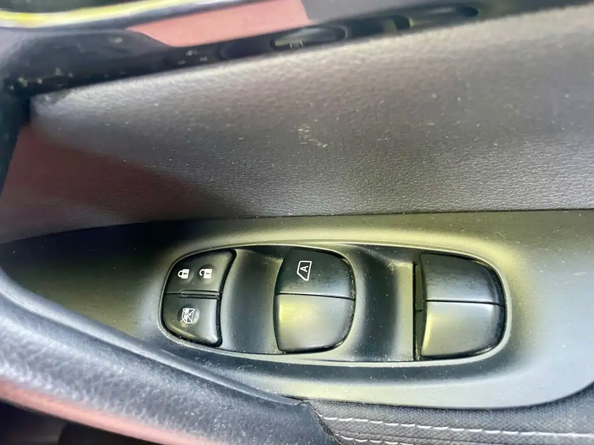 2014-nissan-qashqai-12-acenta-premium-big-38