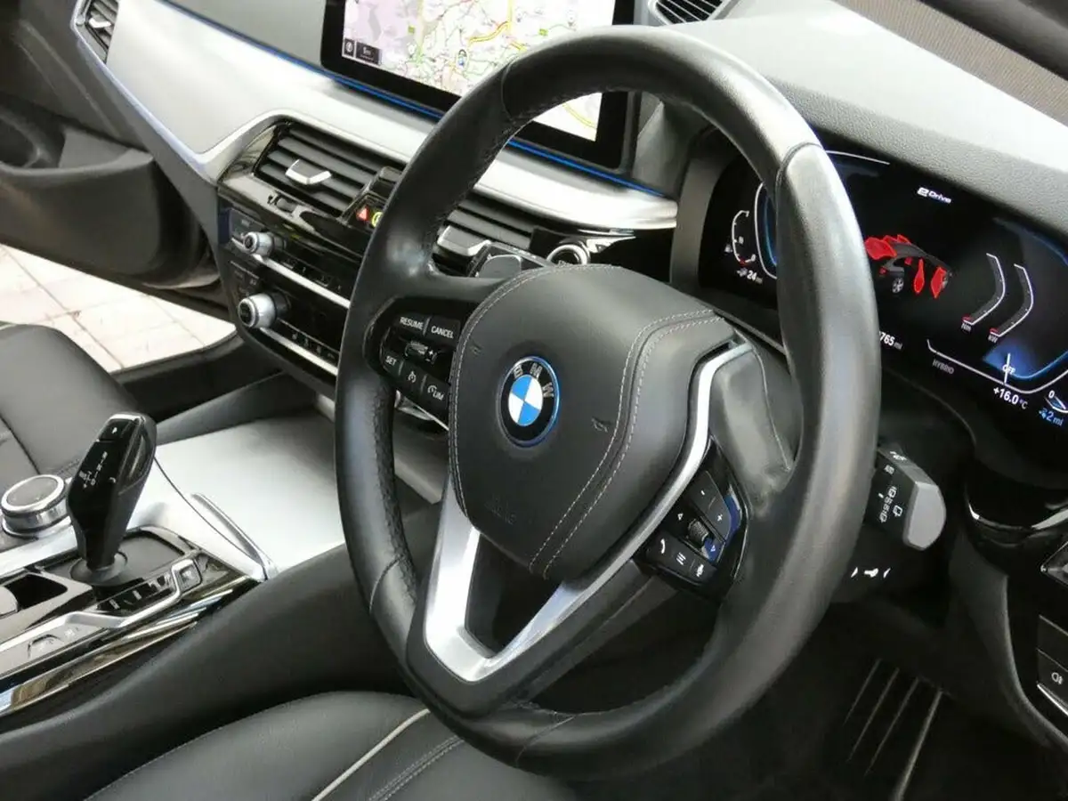 2022-bmw-5-series-20-530e-se-touring-5d-big-46
