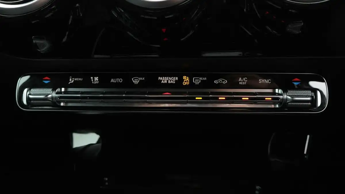 2021-mercedes-benz-a-class-15d-a180d-sport-hatchback-5d-7g-dct-big-12