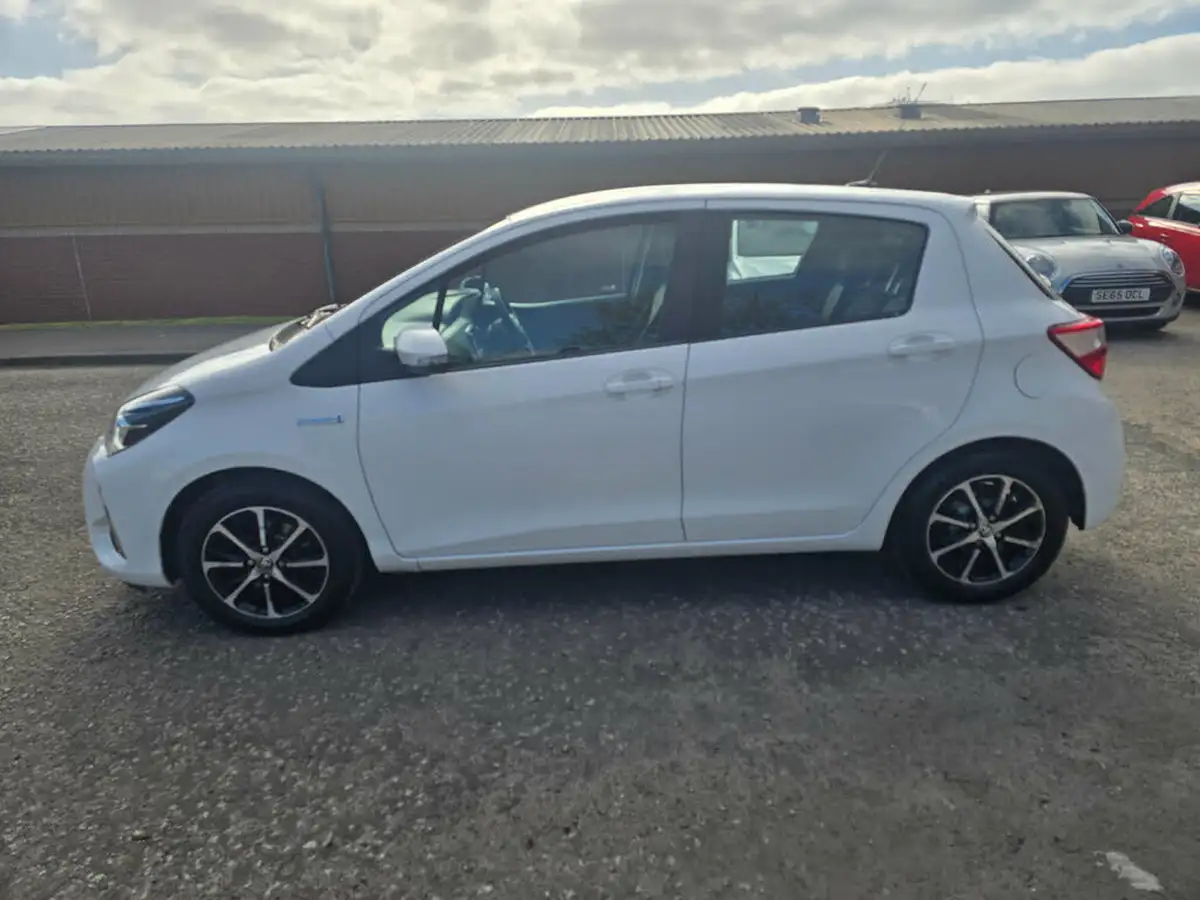 2019-toyota-yaris-15-vvt-i-icon-tech-98bhp-hybrid-1497cc-e-cvt-big-28