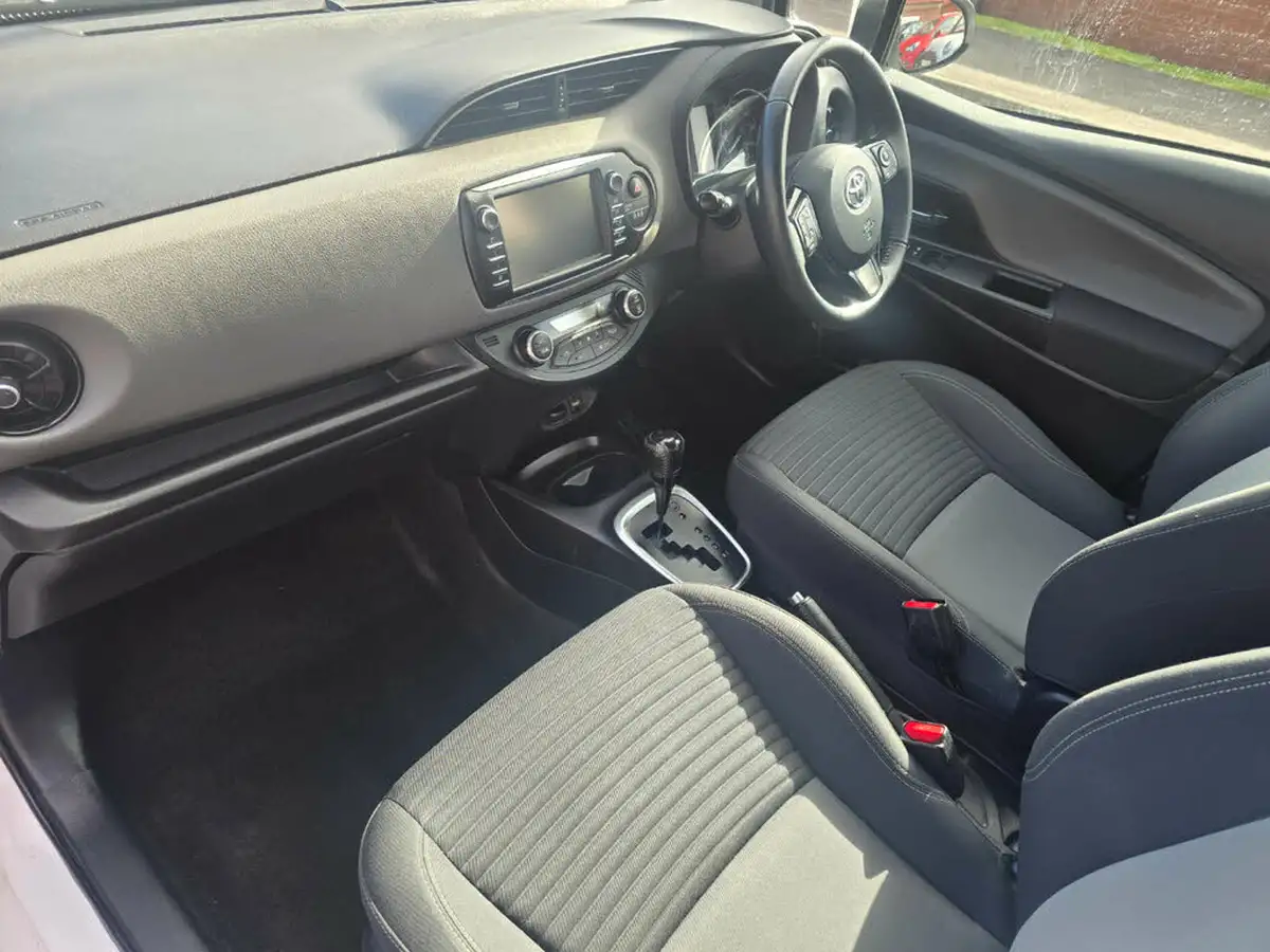 2019-toyota-yaris-15-vvt-i-icon-tech-98bhp-hybrid-1497cc-e-cvt-big-52