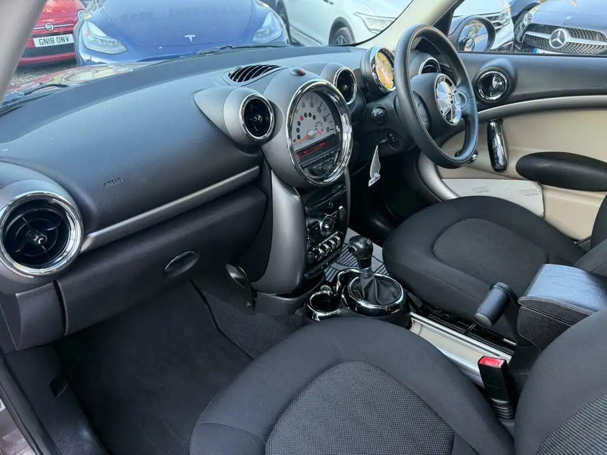 2012-mini-countryman-big-27